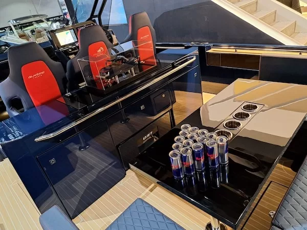 6-jpg Besuch der D37 - Alinghi Red Bull Racing
