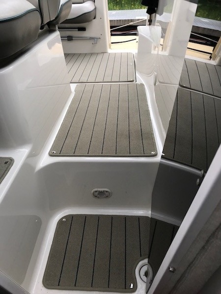 SCHIFFTEPPICH-Bootsteppich-SALON-Bodenbelag-2 Boot-Teppiche nach Maß im Teak Design
